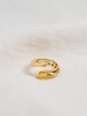 18k Gold Striped Entwine Ring