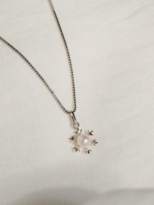 18k Snowflake Pearl Pendant - 18k White Gold