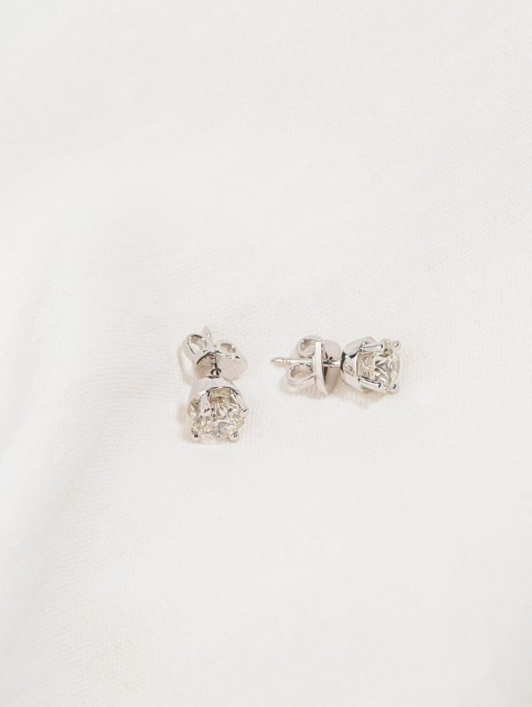 18k Solitaire Diamond Stud