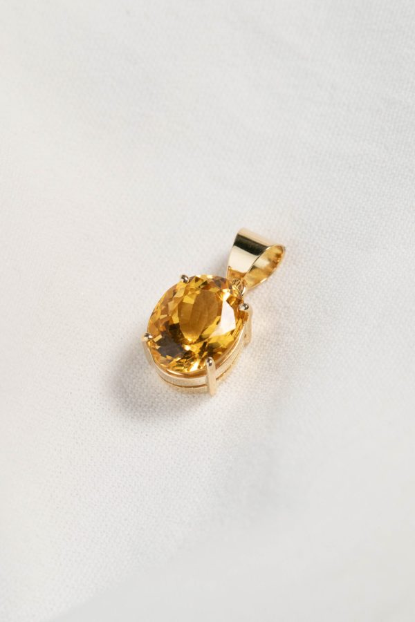 18k Oval-Cut Citrine Pendant