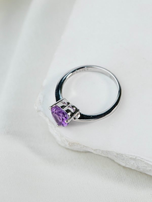 Heart Amethyst Ring in 18k White Gold