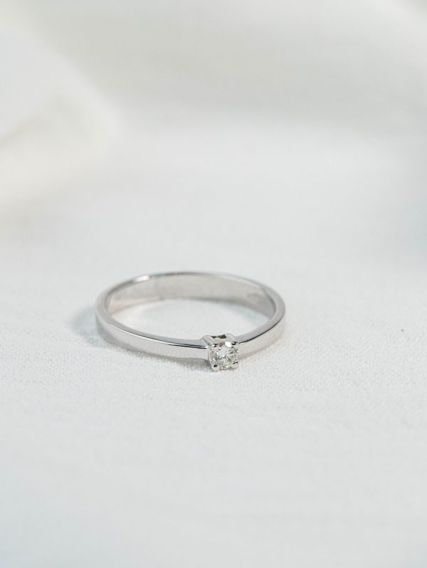 18k Dainty Solitaire Diamond Ring