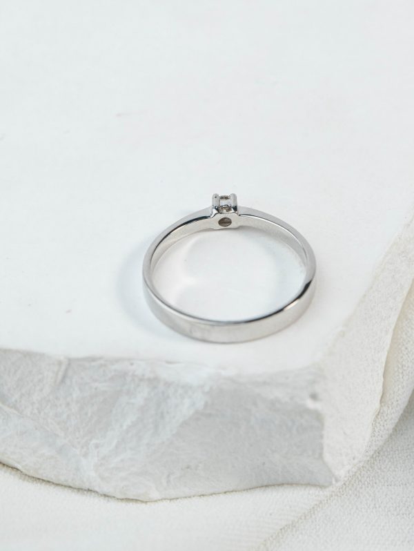 18k Dainty Solitaire Diamond Ring