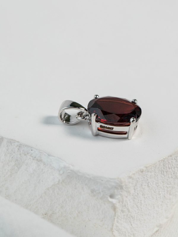 18k White Gold Oval-Cut Garnet Pendant