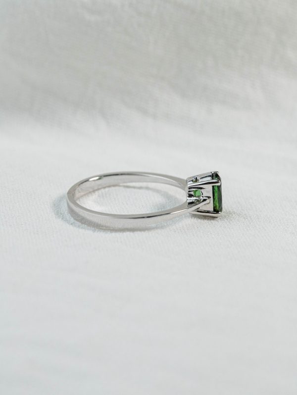 18k Oval-Cut Dainty Green Tourmaline Ring