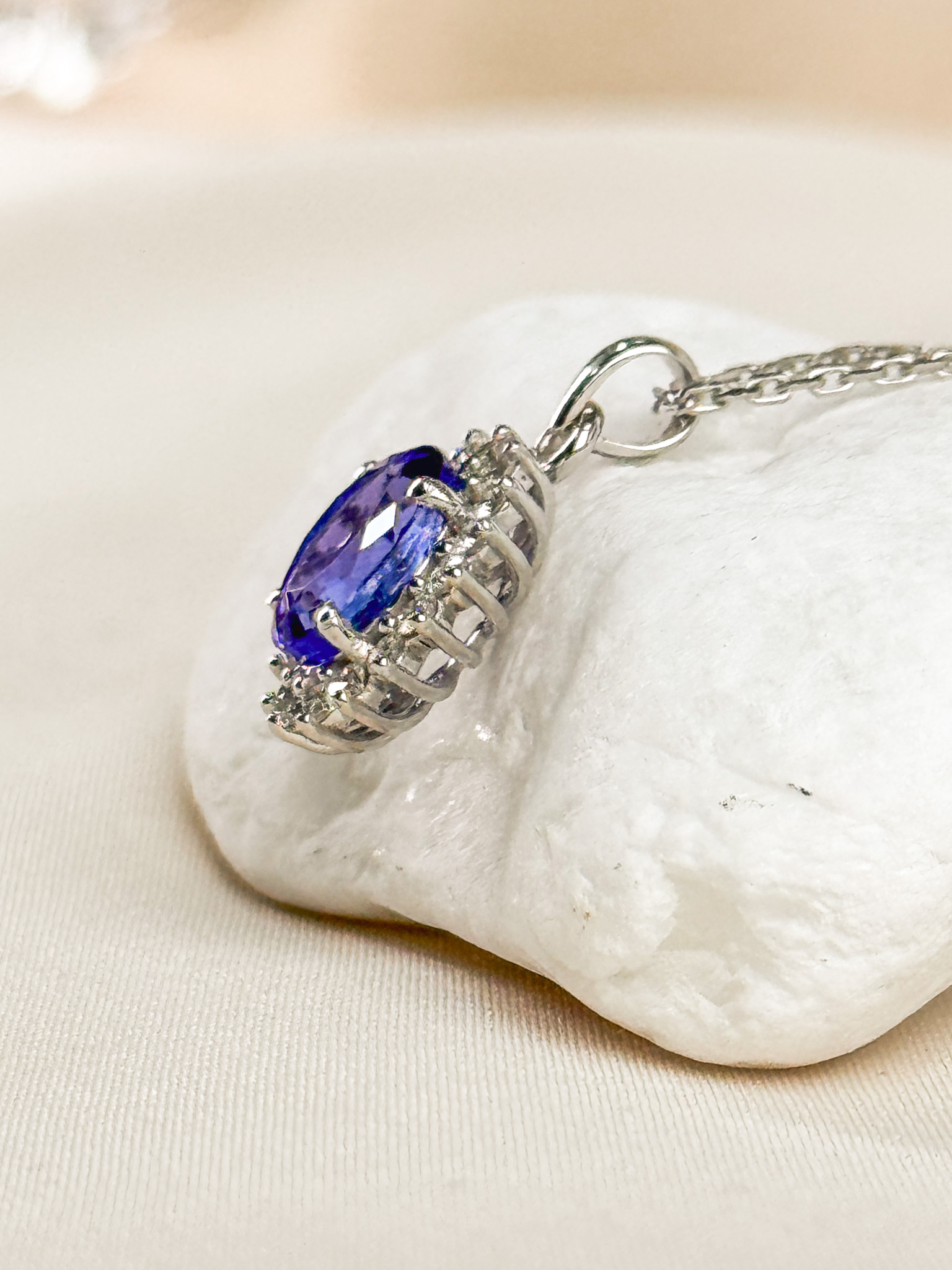 18k Oval-Cut Tanzanite Sunshine Halo Pendant