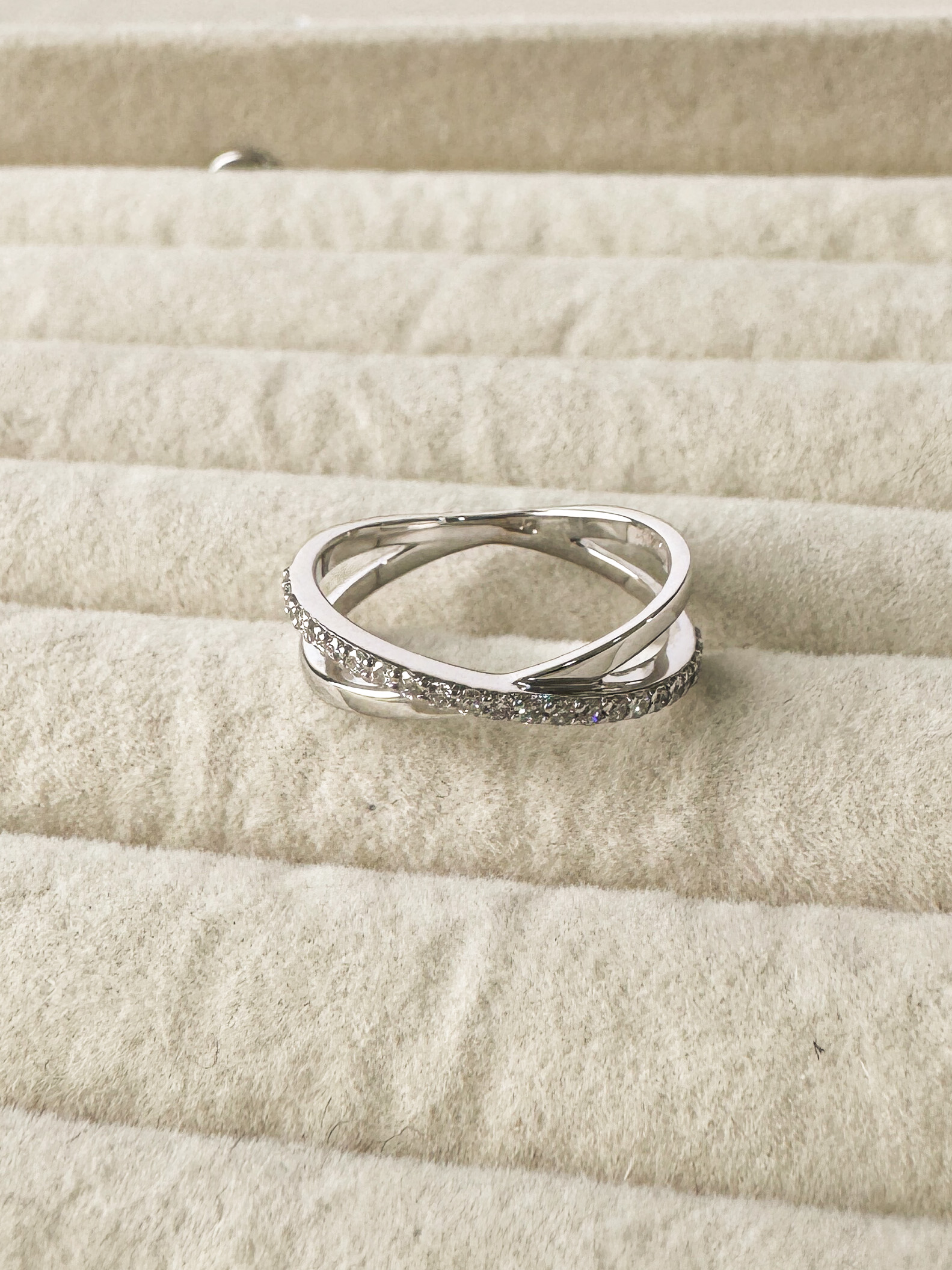 18k White Gold Criss-Cross Diamond Ring