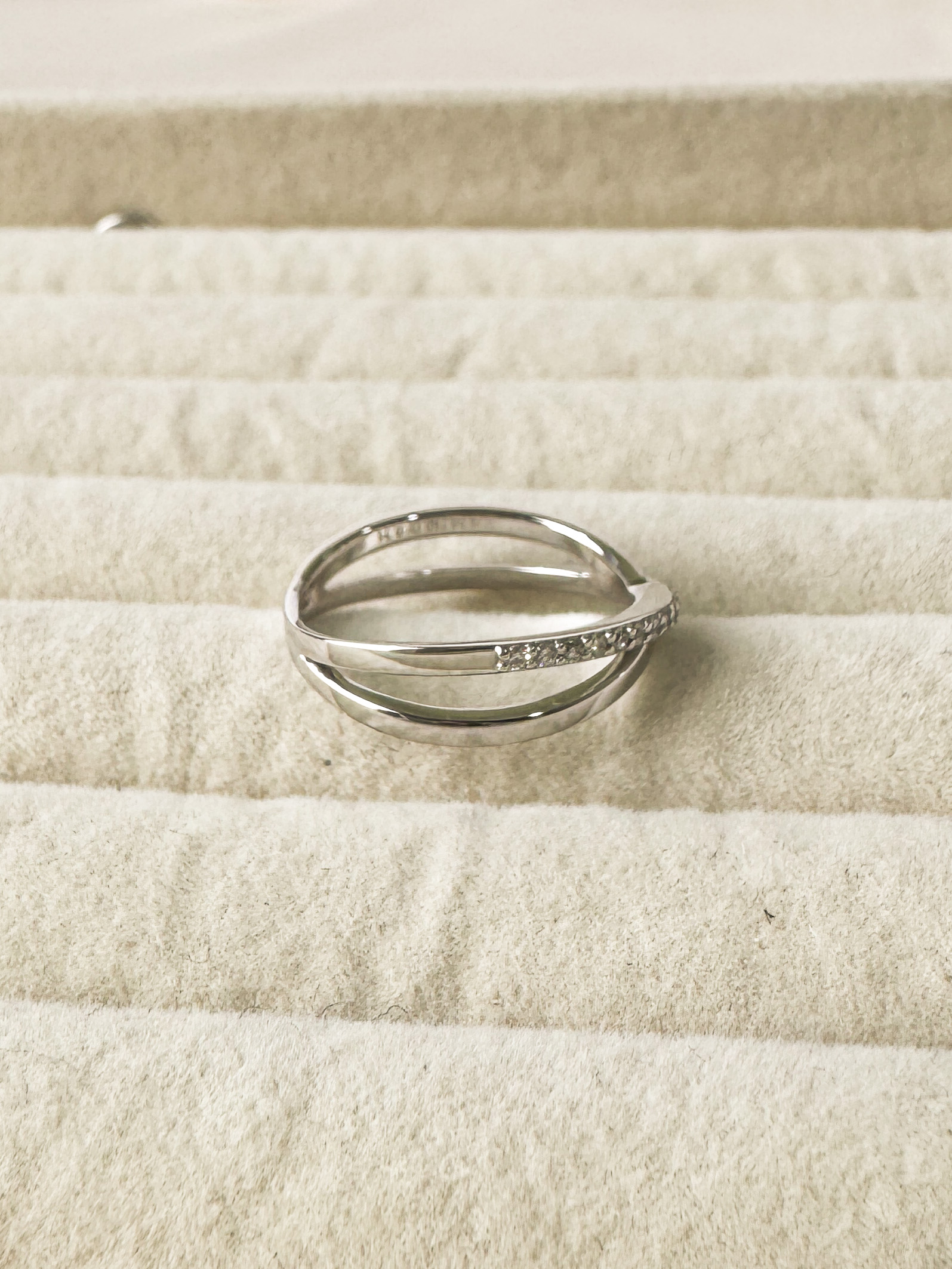 18k White Gold Criss-Cross Diamond Ring