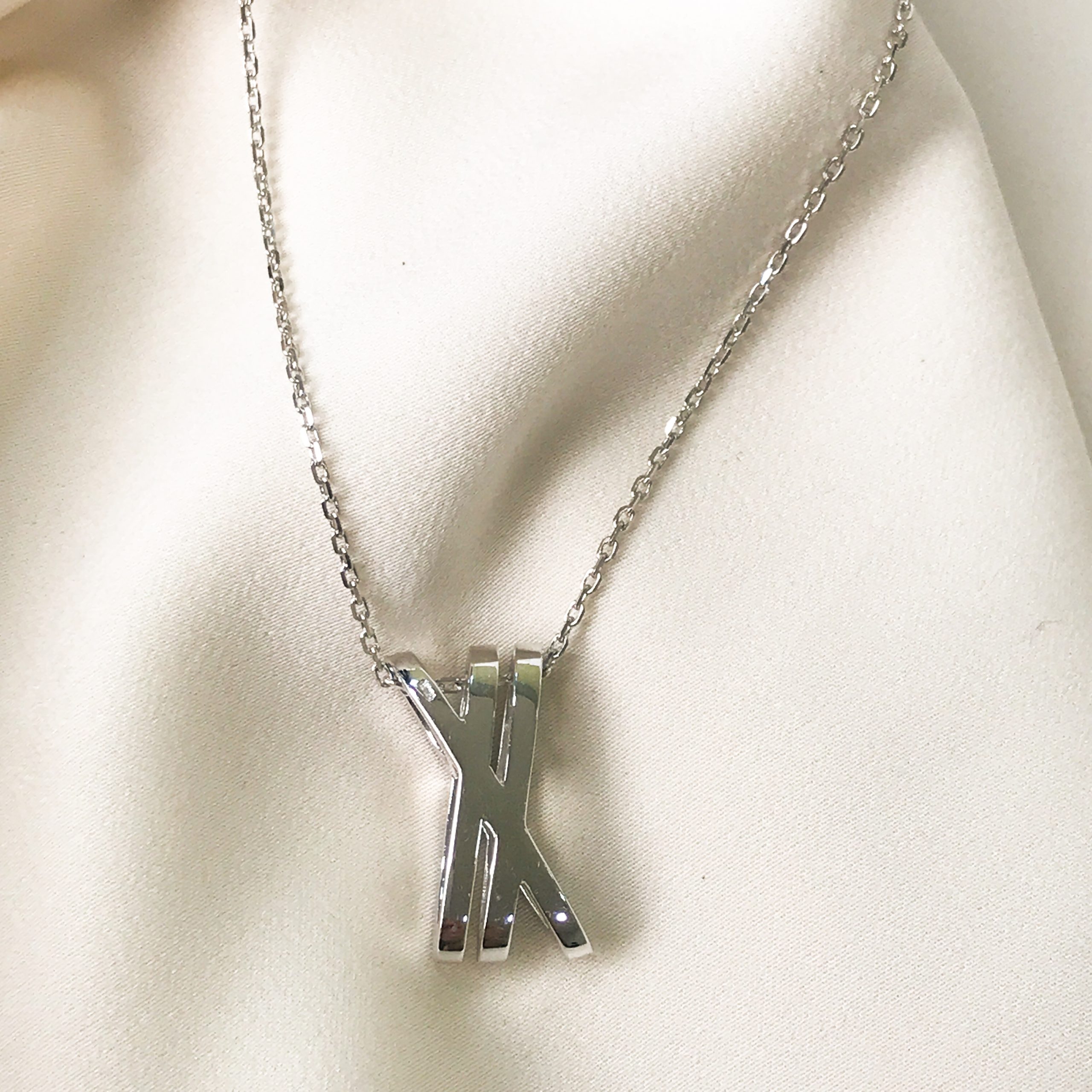 18k Criss-Cross Overlap Bar Diamond Pendant