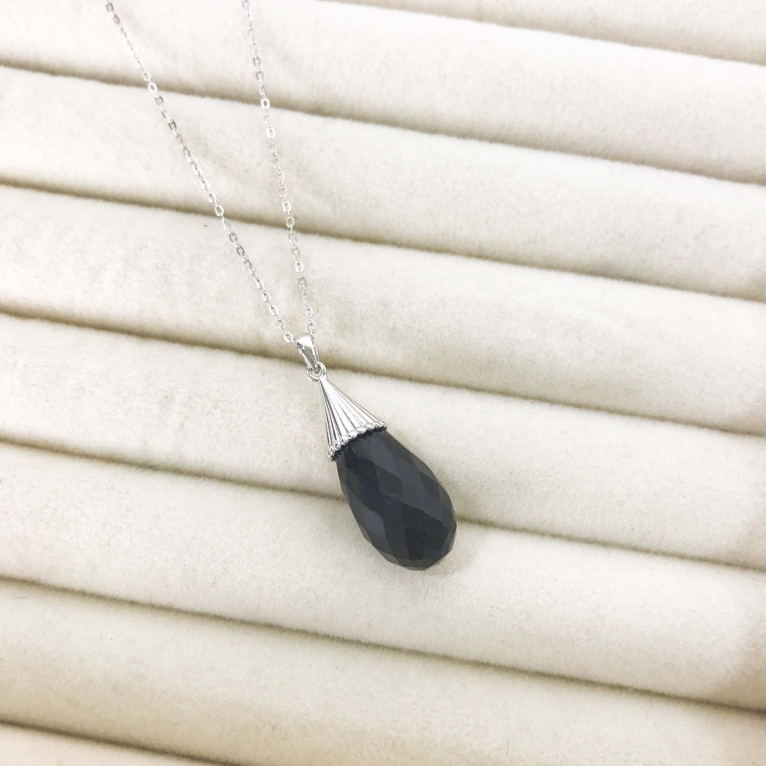 Onyx Drop Pendant in 18k Yellow Gold