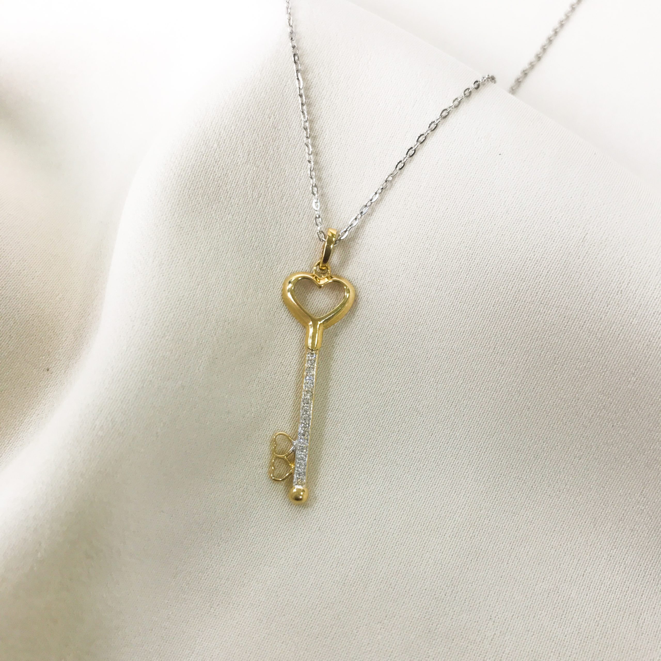 18k Key to Heart Diamond Pendant
