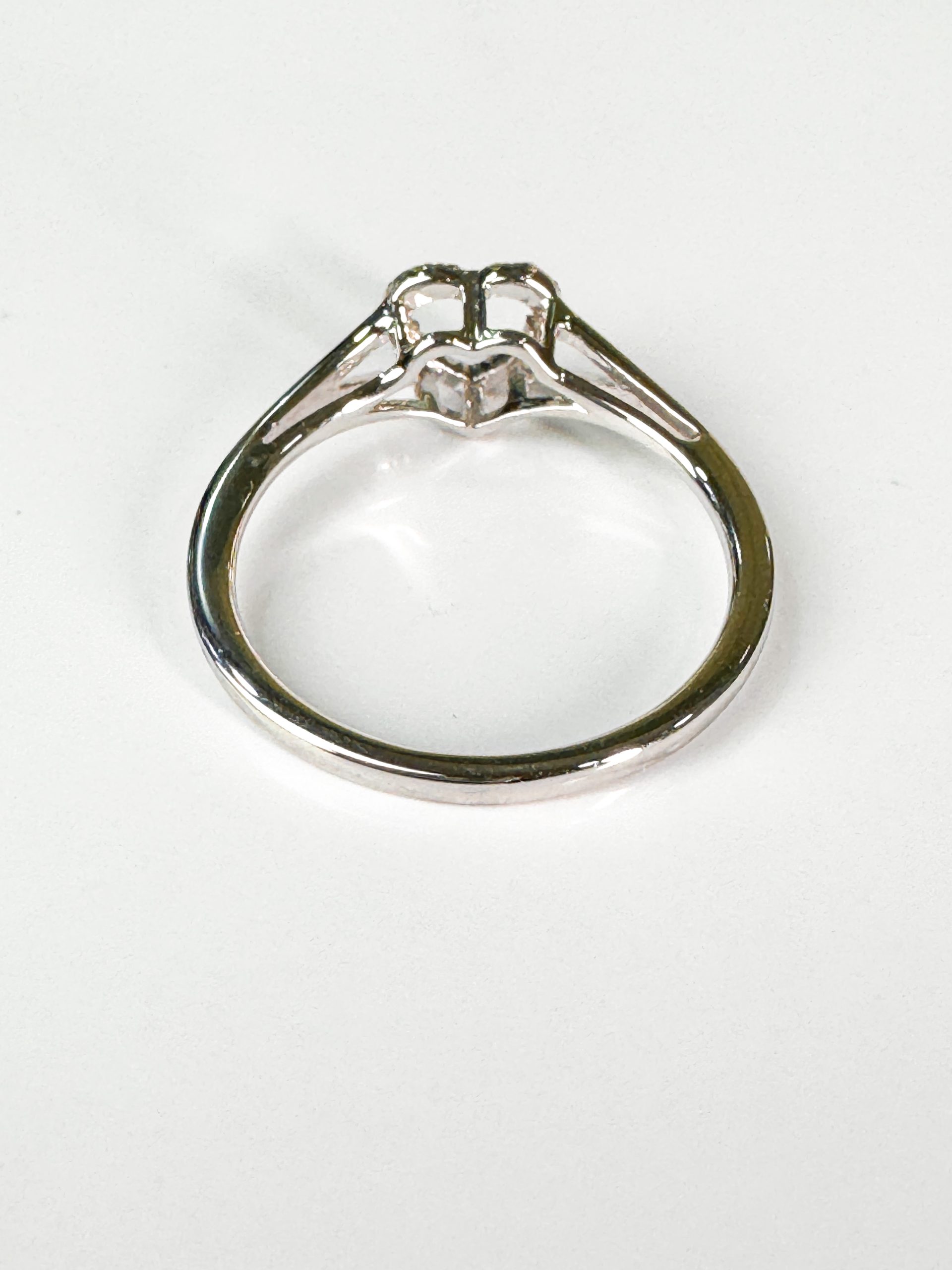 18k Heart Outline Diamond Ring