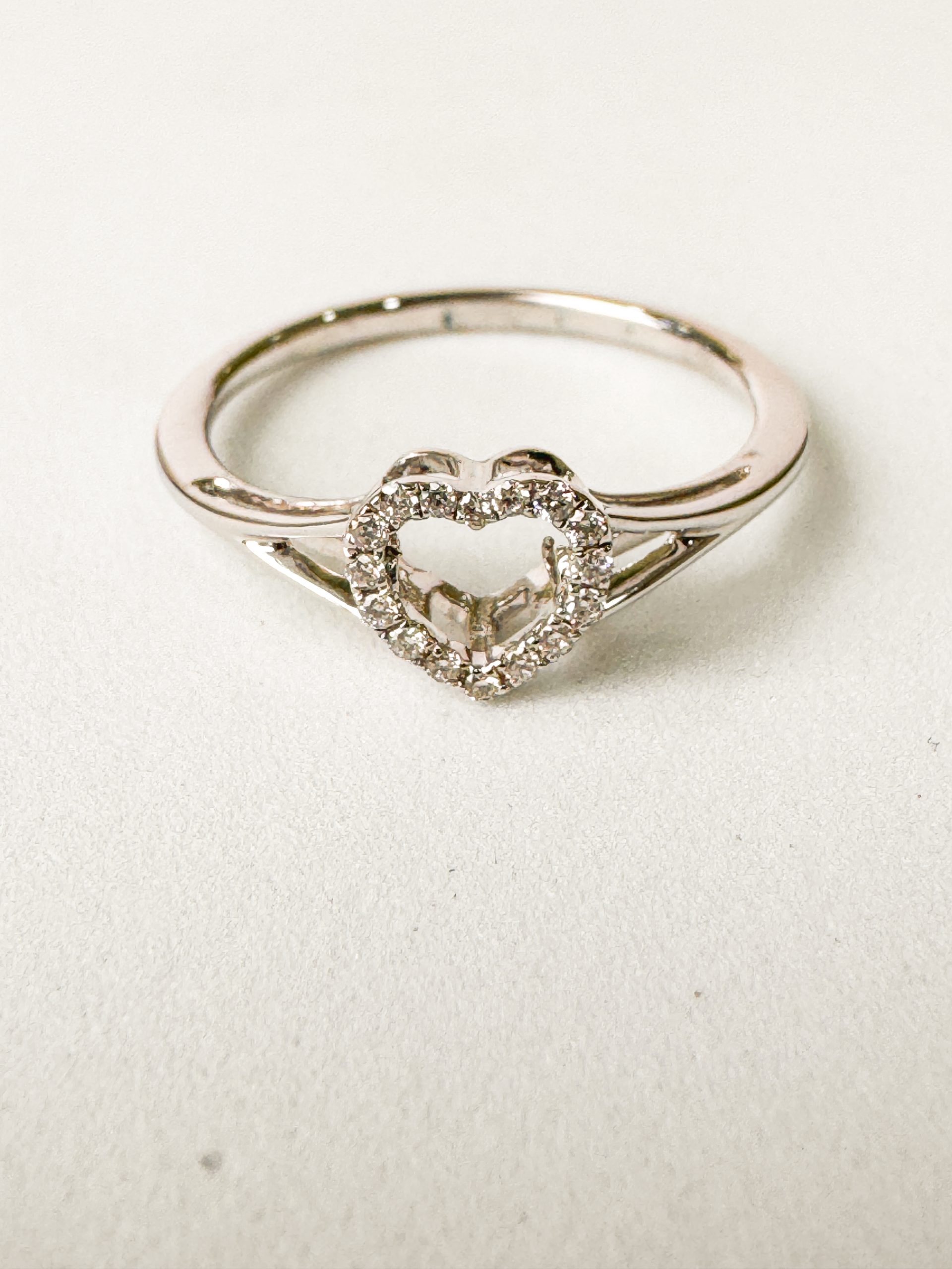 18k Heart Outline Diamond Ring