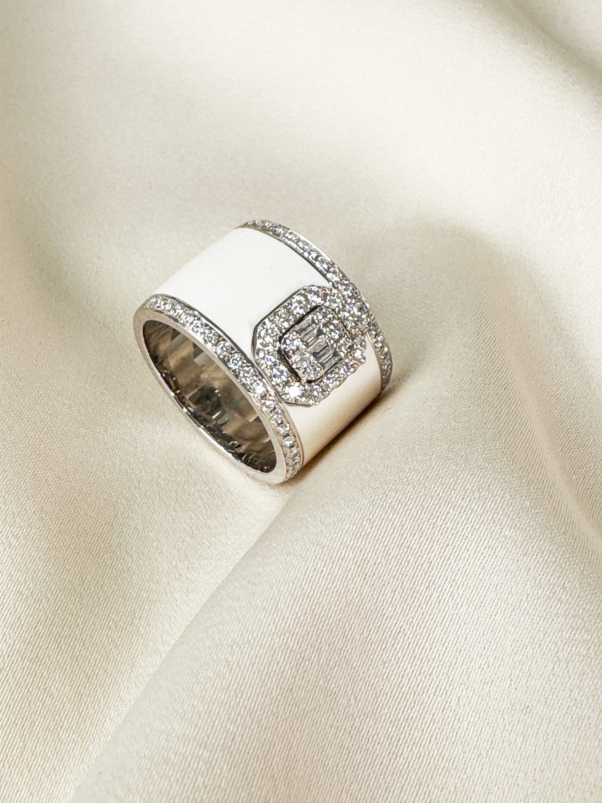 18k Bold White Diamond Statement Ring