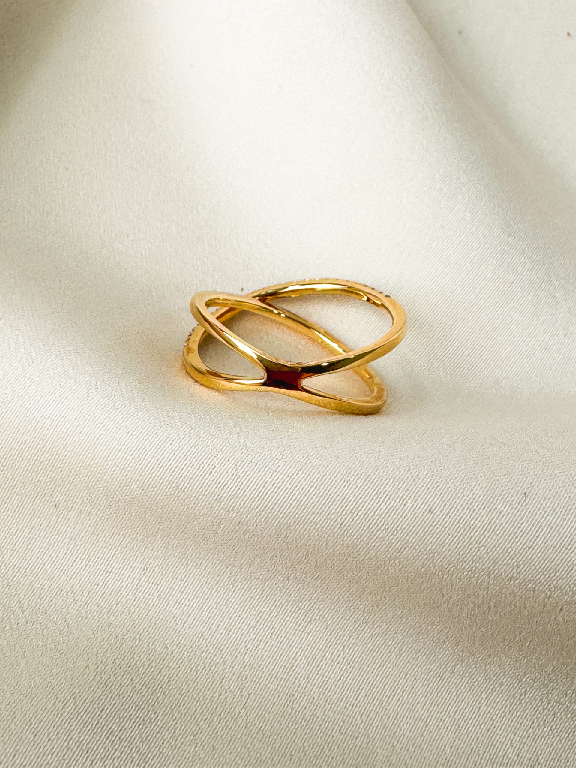 18k Yellow Gold Criss-Cross Ring