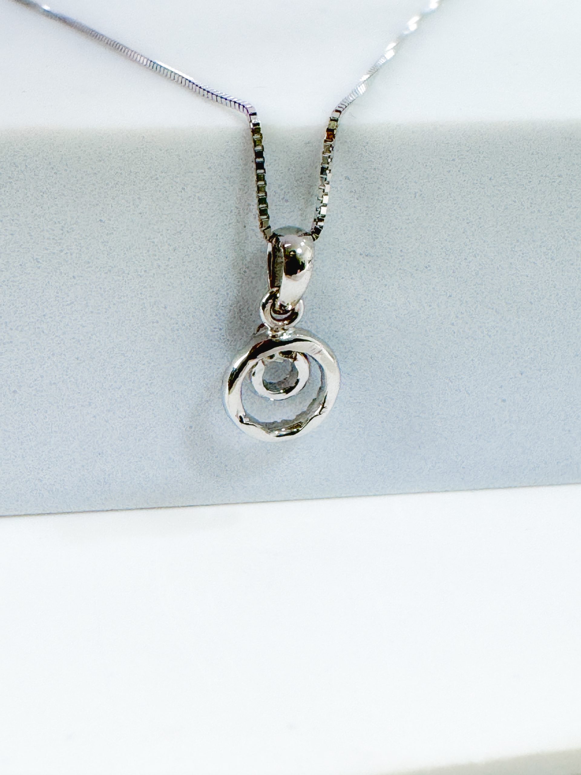 18k Double Circle Diamond Pendant