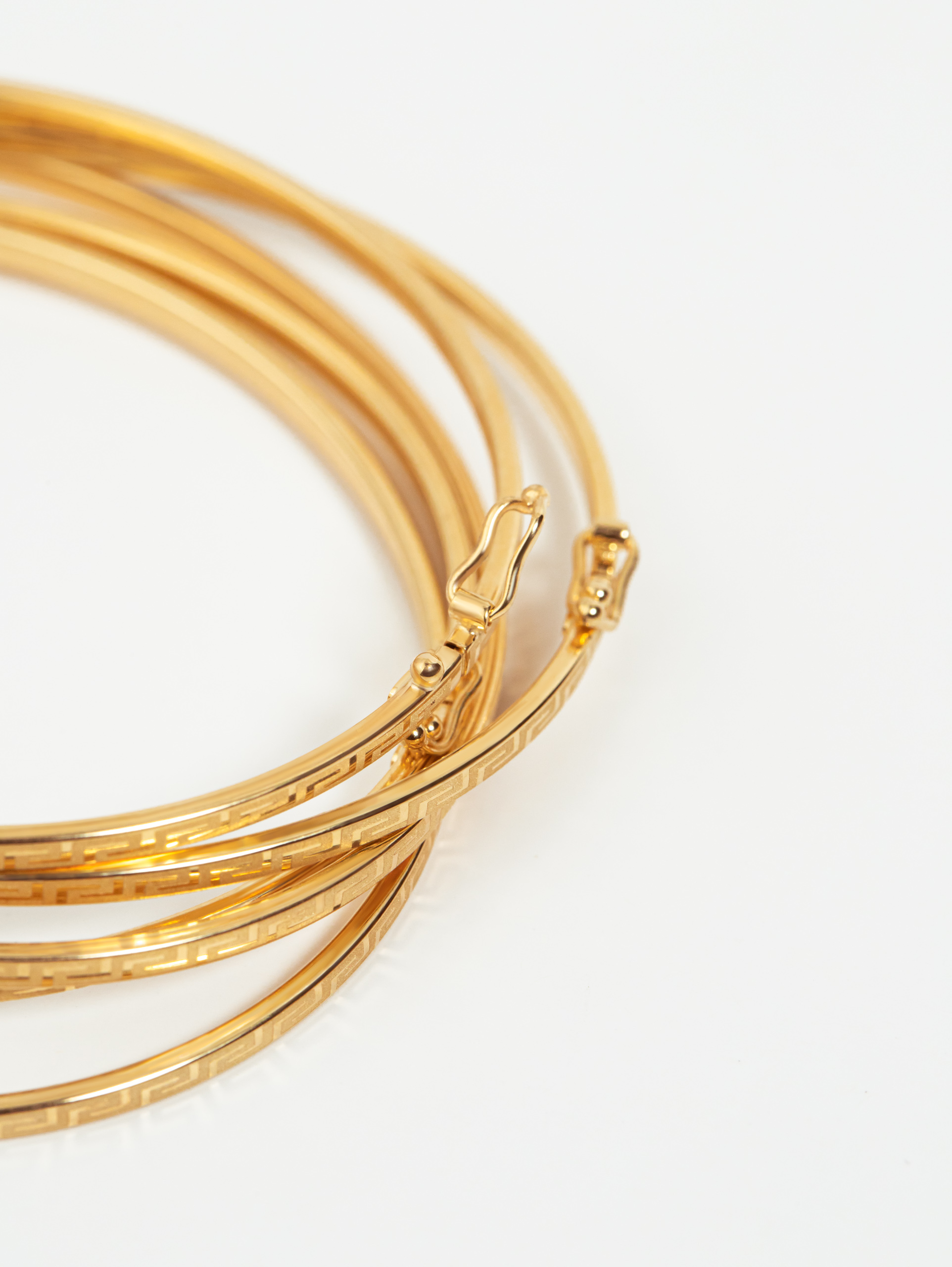 18k Greek Line Patterned Bangle