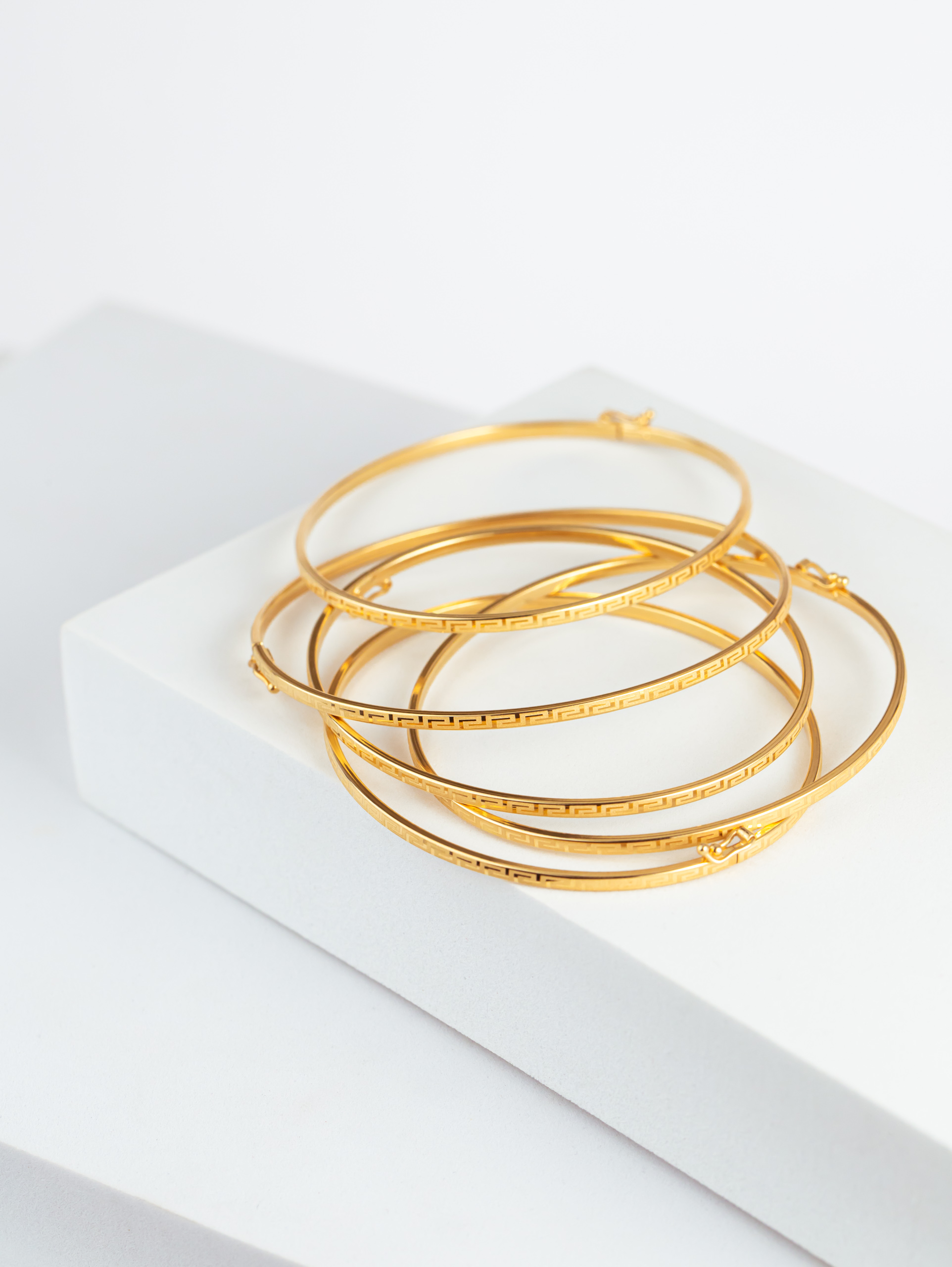 18k Greek Line Patterned Bangle