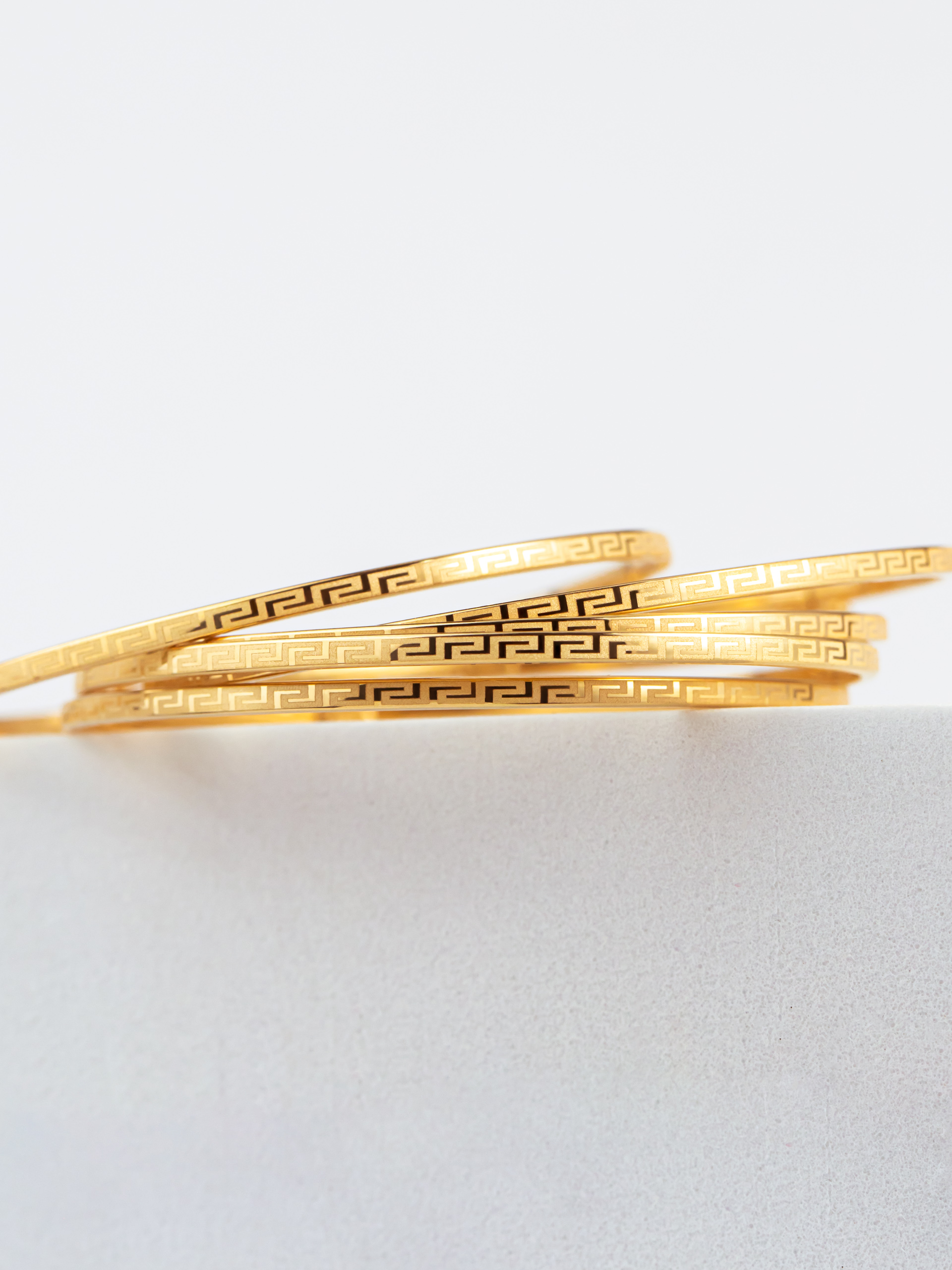 18k Greek Line Patterned Bangle