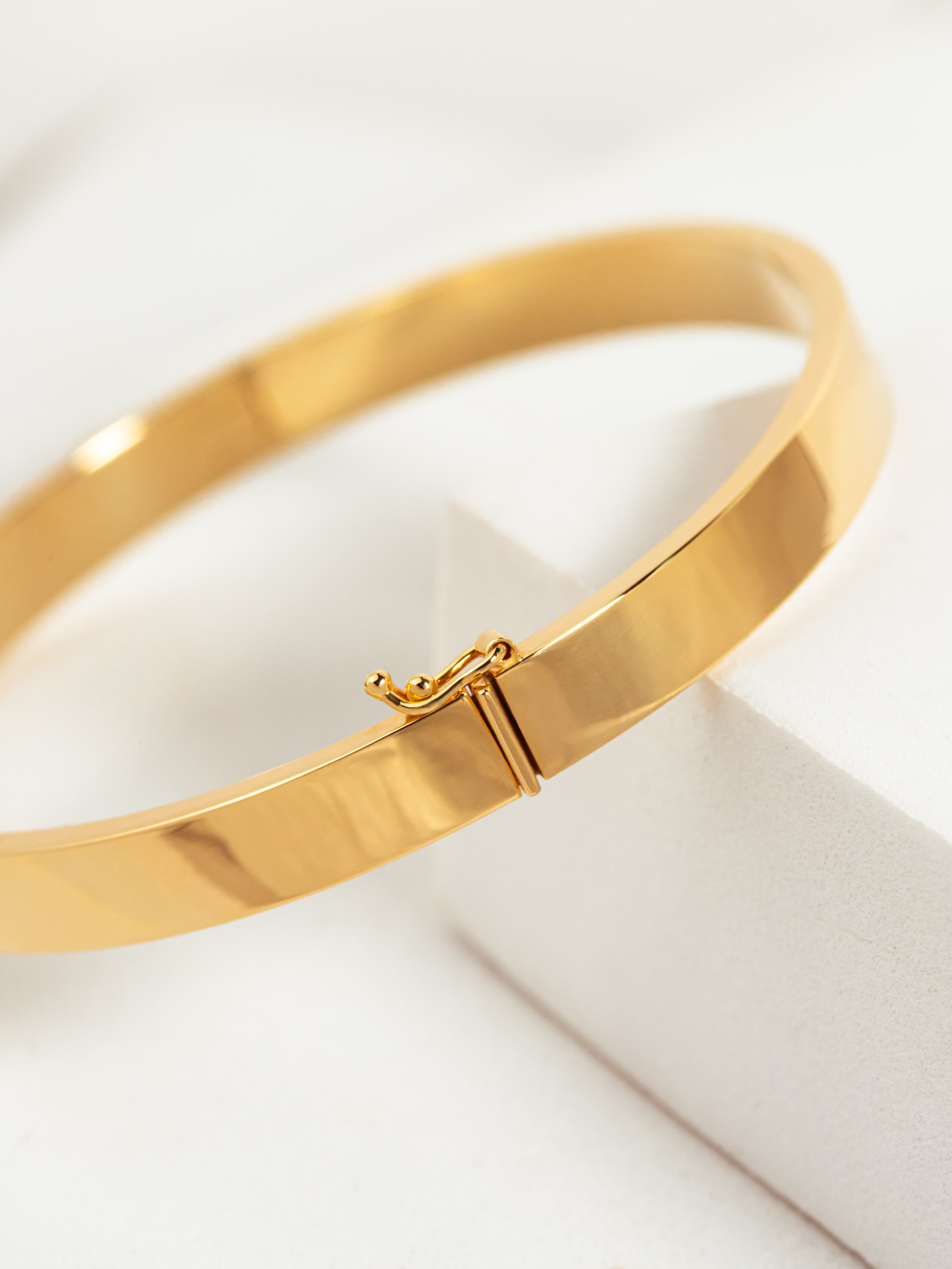 18k Flat Plain Bangle in Yellow Gold