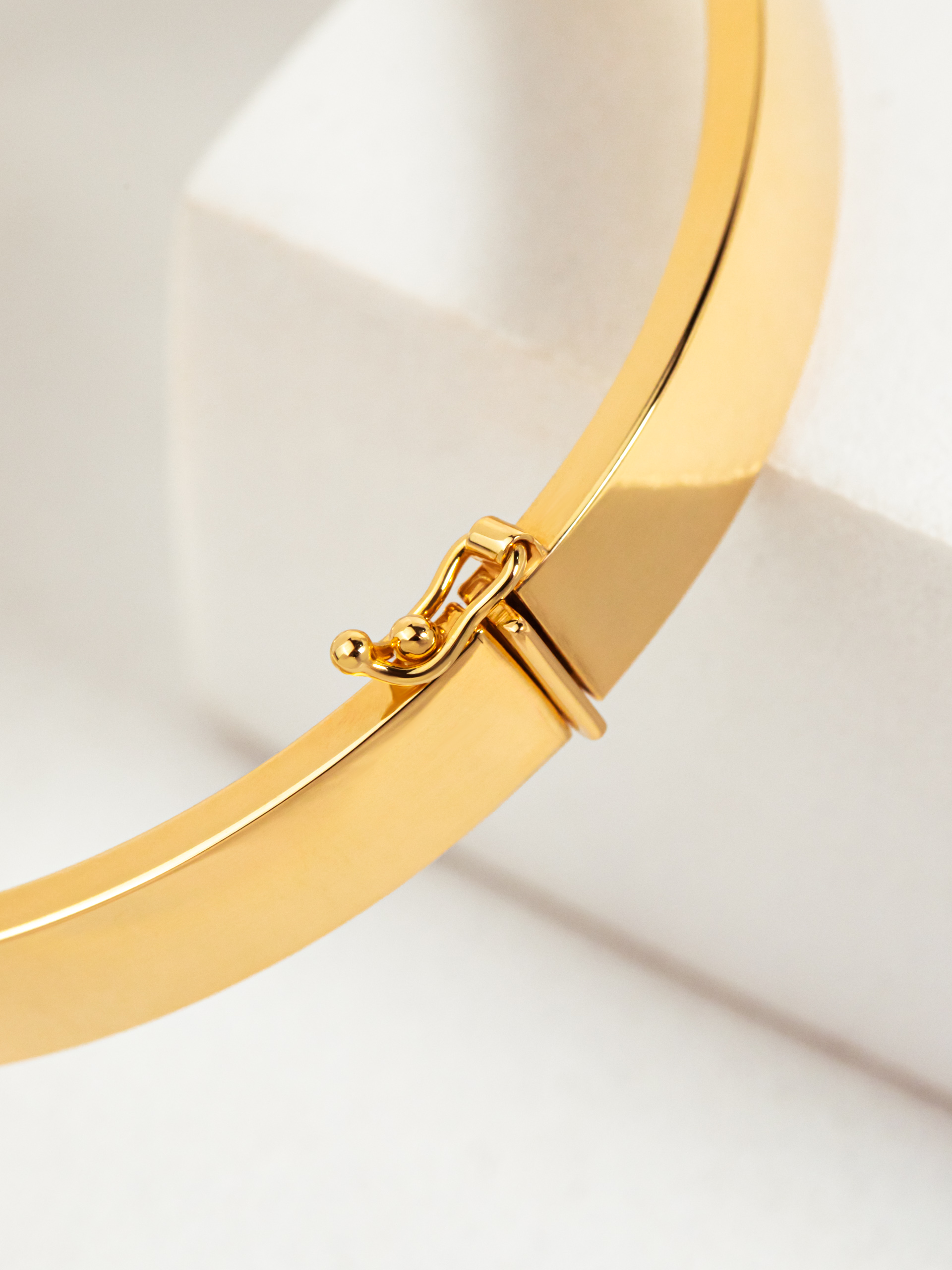 18k Flat Plain Bangle in Yellow Gold