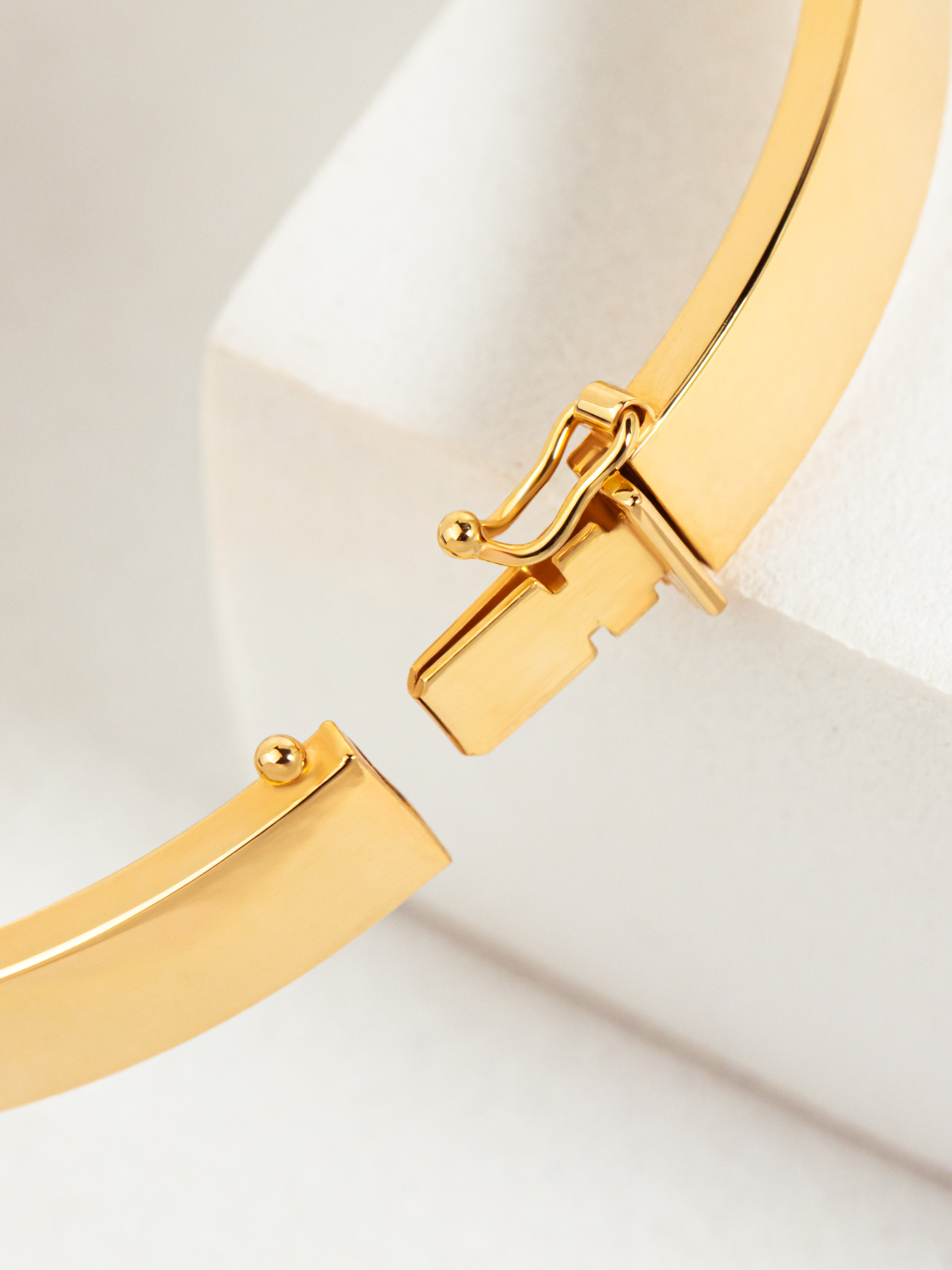 18k Flat Plain Bangle in Yellow Gold