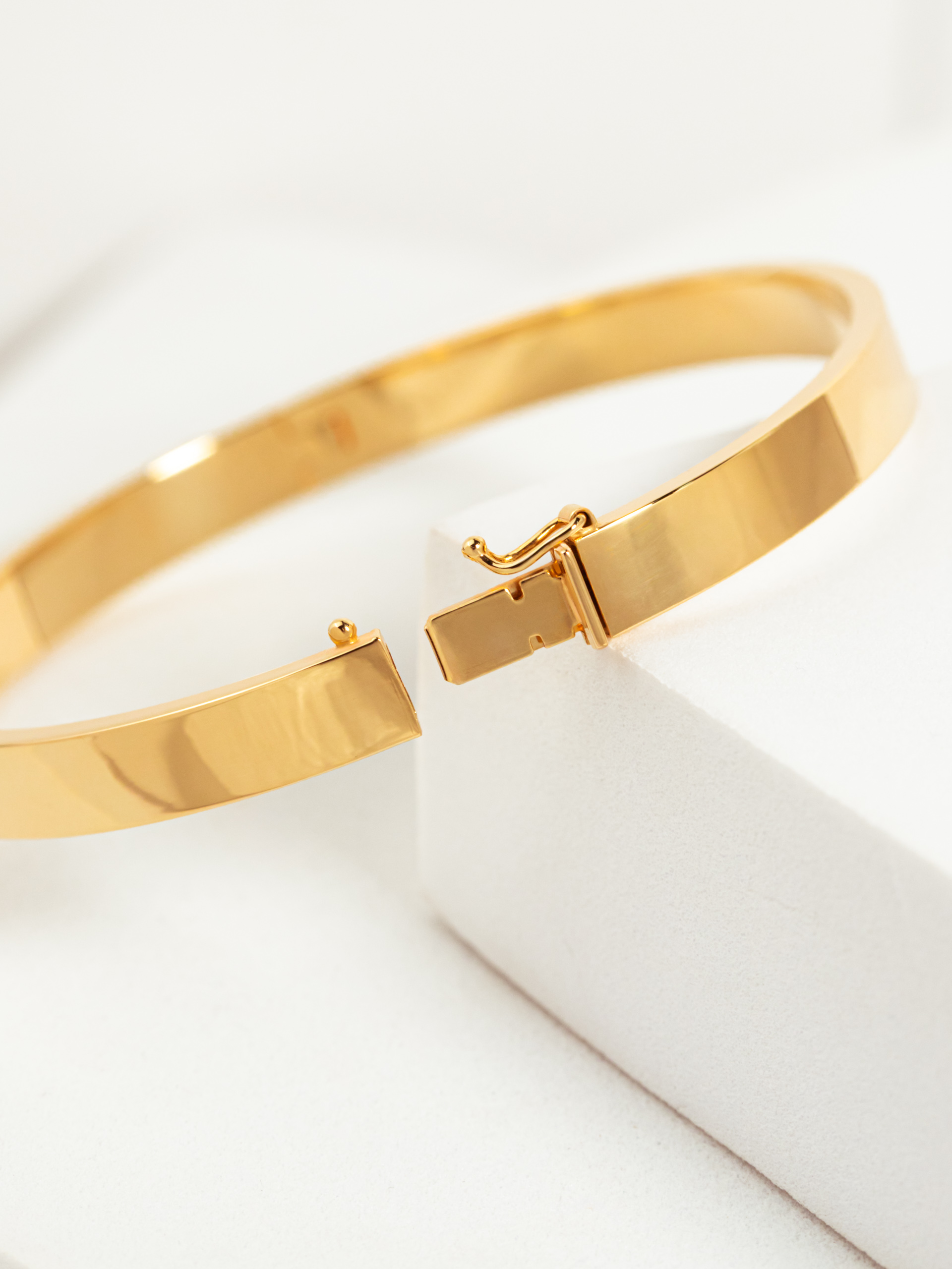 18k Flat Plain Bangle in Yellow Gold