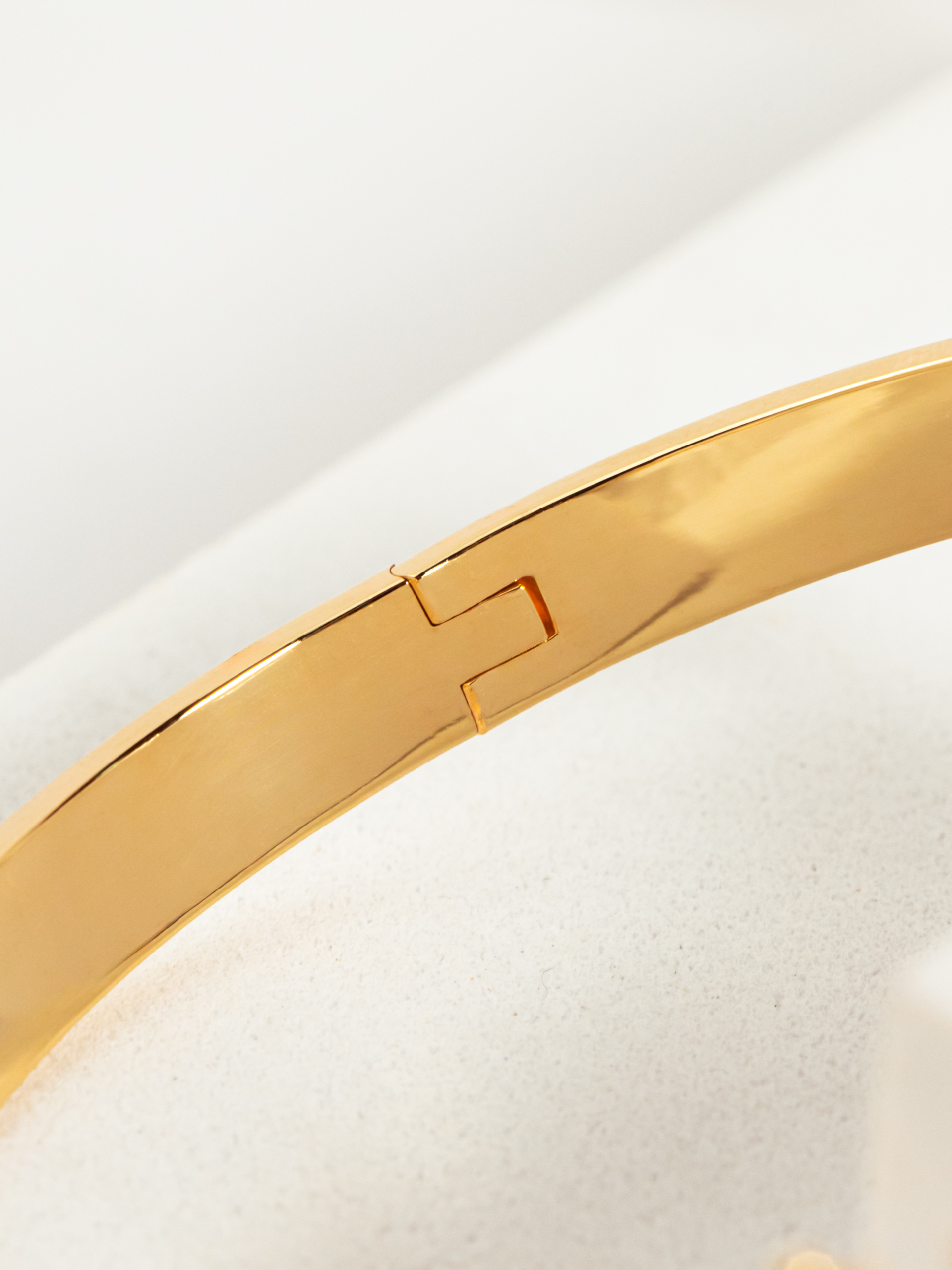 18k Flat Plain Bangle in Yellow Gold