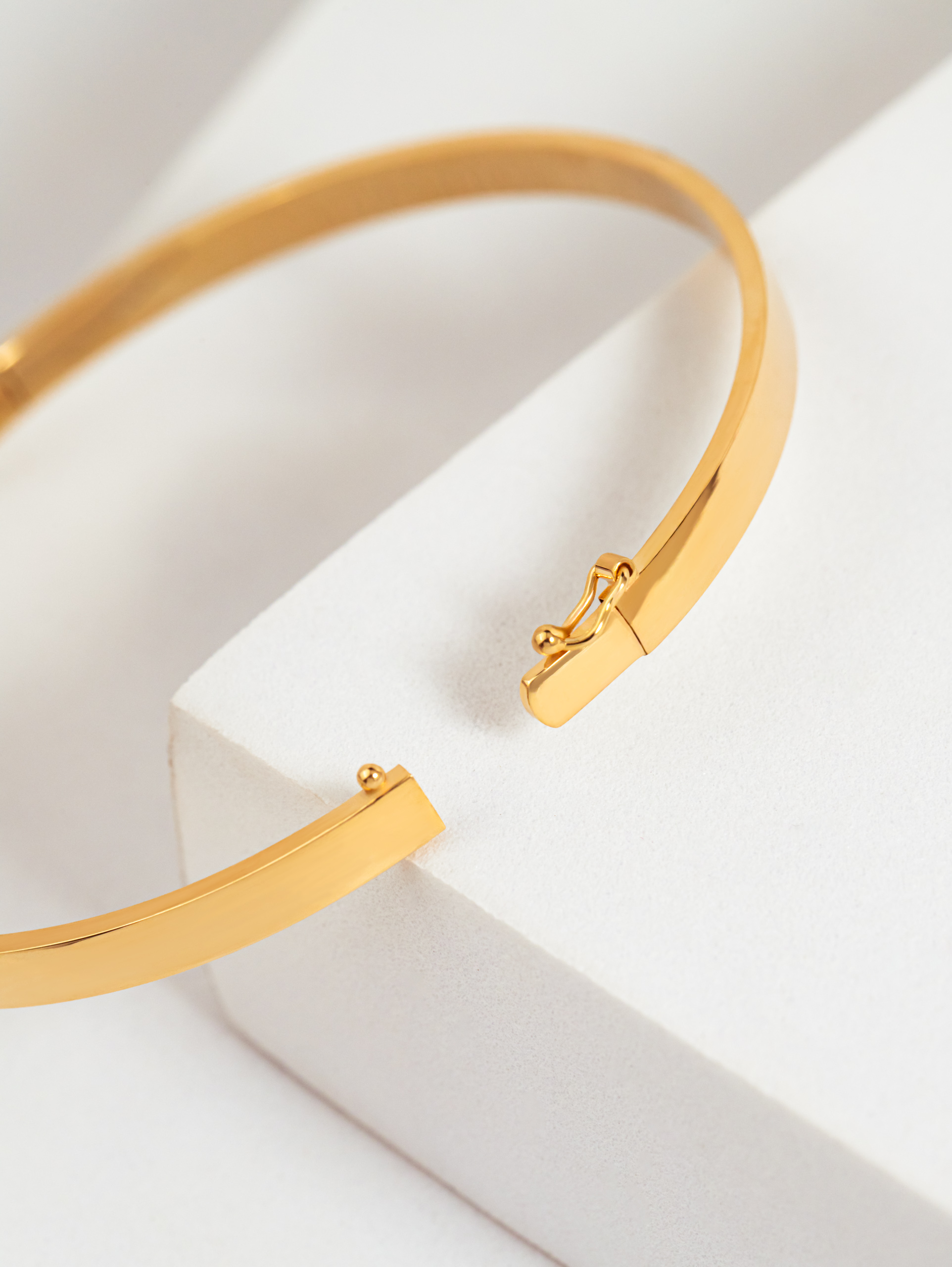 18k Flat Plain Bangle in Yellow Gold