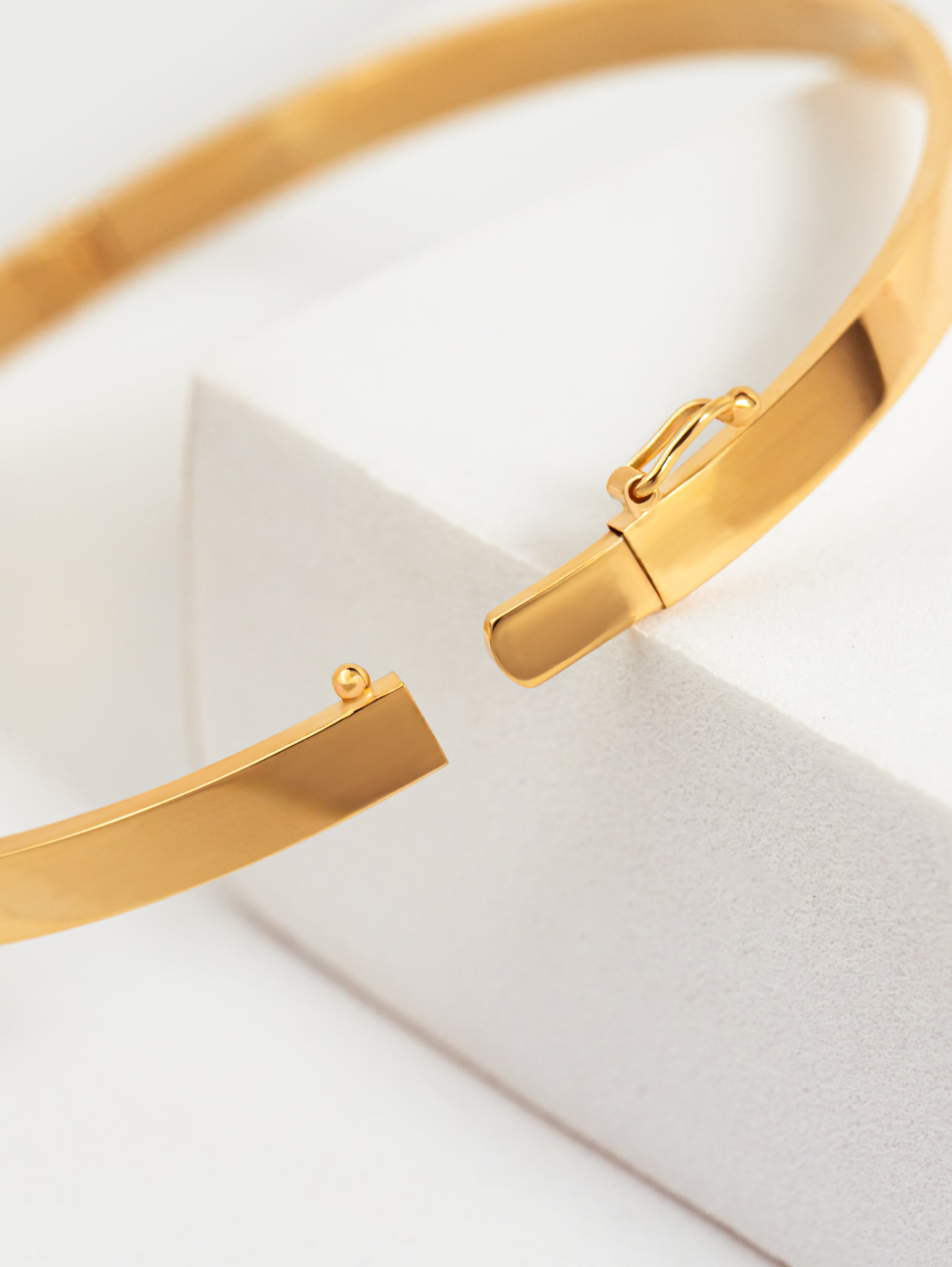 18k Flat Plain Bangle in Yellow Gold
